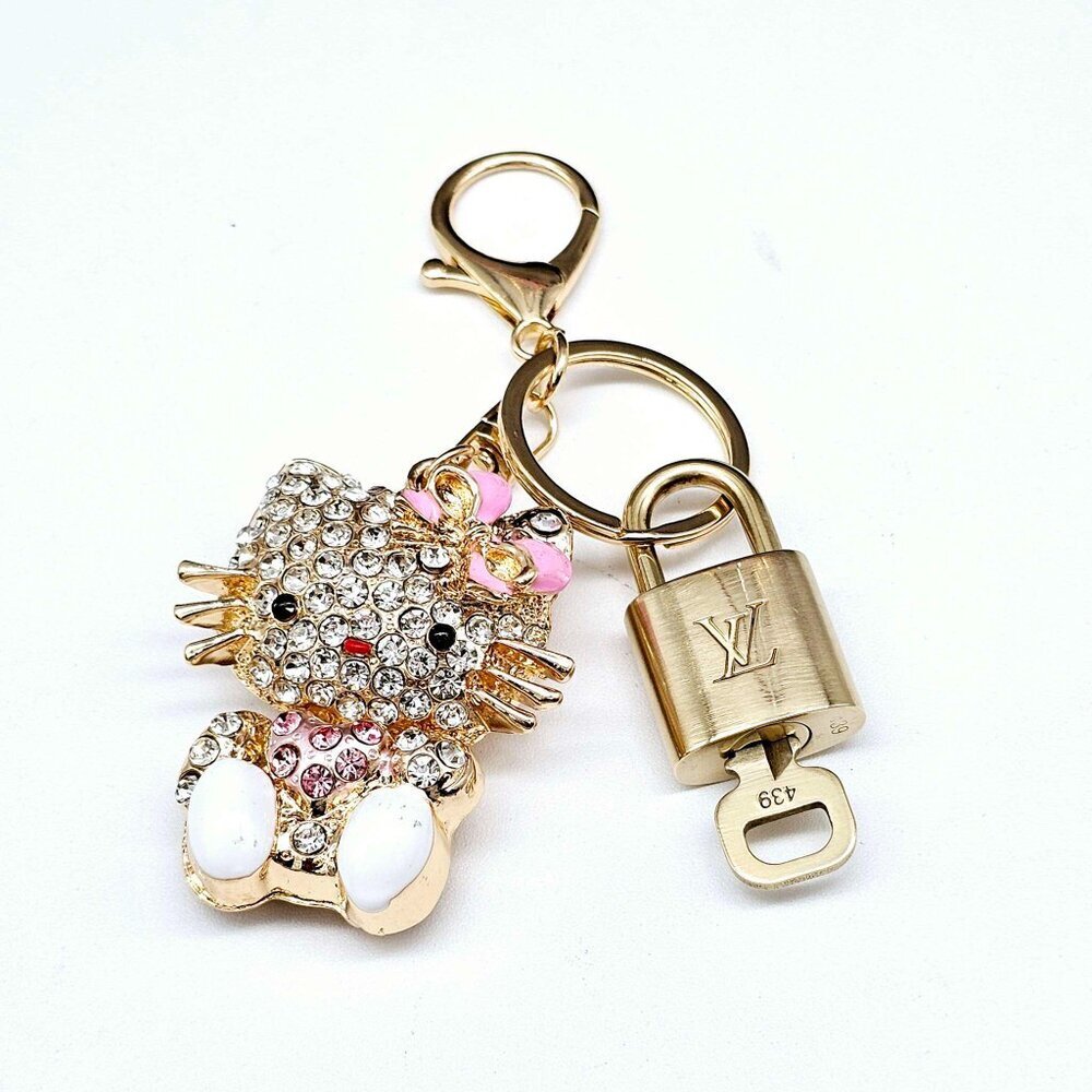 LV Authentic Gold Padlock 🔒 Key Set w/ Unbranded Hello Kitty Keychain Charm - Picture 2 of 8